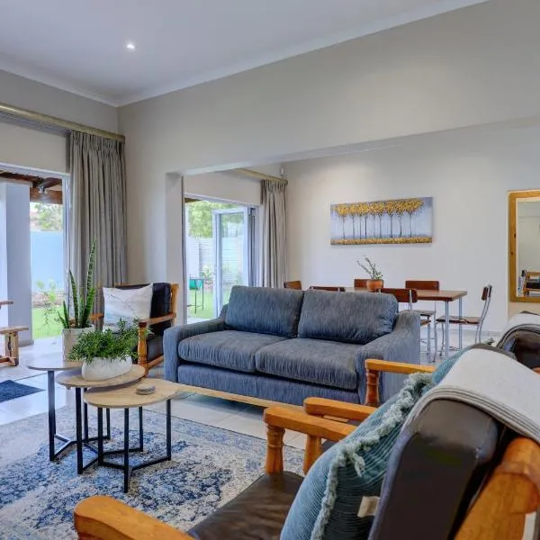 Out of Bounds Self-Catering Lodge，位于乔治的酒店