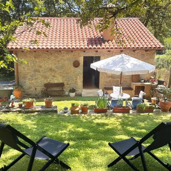 Casa do Vigairo, en plena Ribeira Sacra，位于Rebordaos的酒店