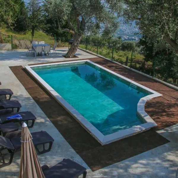 Olive Grove Luxury with private POOL，位于巴尔的酒店