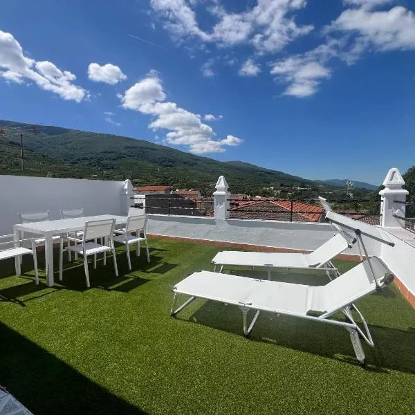 MIRADOR DE CABEZUELA "Precioso apartamento con terraza en el Valle del Jerte"，位于卡韦苏埃拉德尔瓦列的酒店