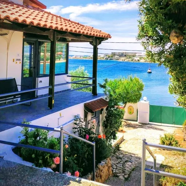 Cap Sounion Seafront Apartment - Adults Only，位于苏尼翁的酒店