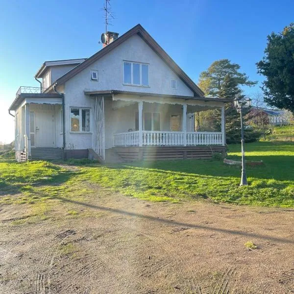 Hus på bondgård，位于Gunnarskog的酒店
