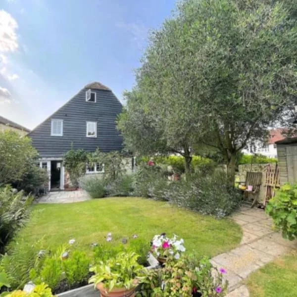 Abbey Gate Cottage, Faversham Near to Whitstable，位于Kent的酒店