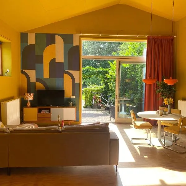 Assen-Groningen-Saunacabine，位于Vries的酒店