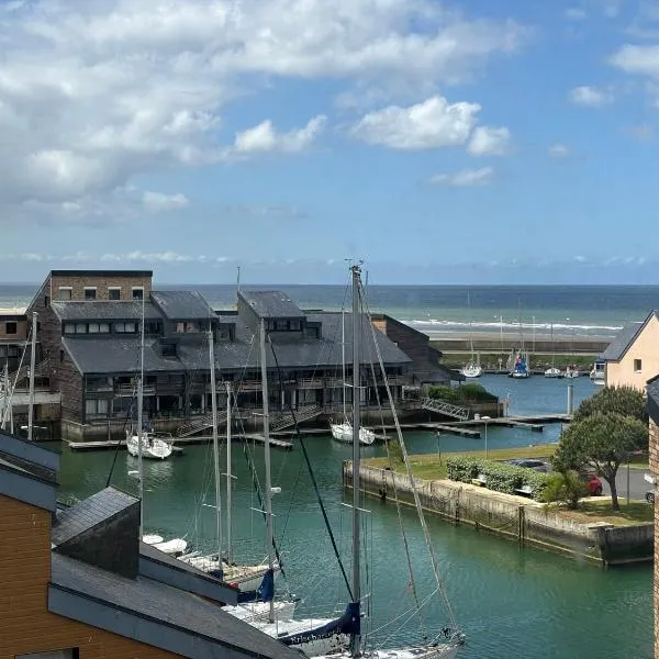 Studio avec balcon vue mer，位于多维尔的酒店