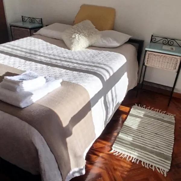 A bright and centrally located 2-room apartment，位于San Miguel的酒店