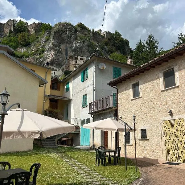 Agriturismo Castelfranco - appartamenti Norcia，位于Campi的酒店