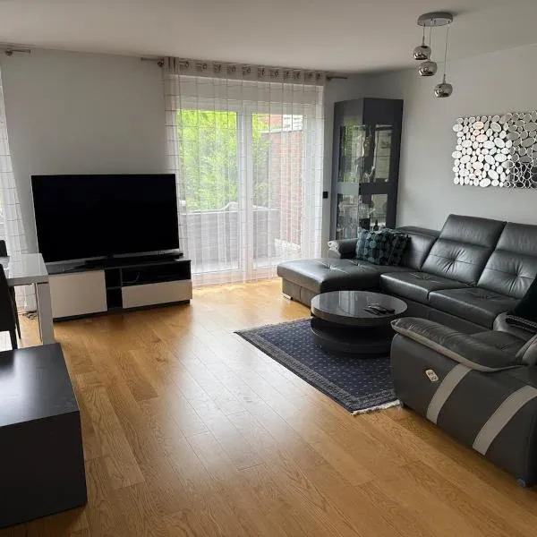 Doppelhaushälfte 125m2 3 Zimmer 2 Badezimmer Küche 5 Schlafplätze nähe Hamburg，位于Stelle的酒店