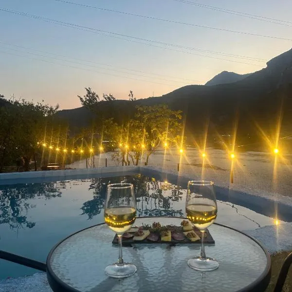 Guesthouse Camping Breeze of the Drin，位于Vau i Dejës的酒店