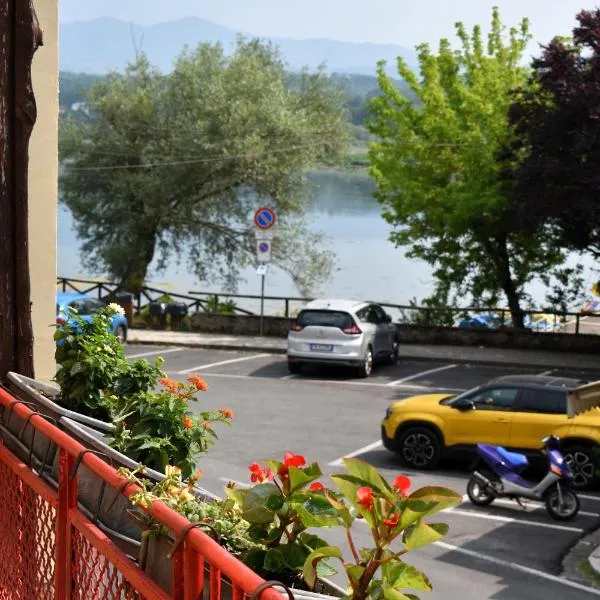 NINFA DEL LAGO BEDROOMS IL TUO ALLOGGIO SUL LAGO by Dinamica Real Estate，位于Posta Fibreno的酒店