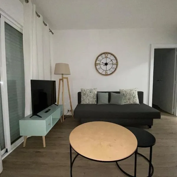 The 4 Suns Apartment，位于贝纳尔马德纳的酒店