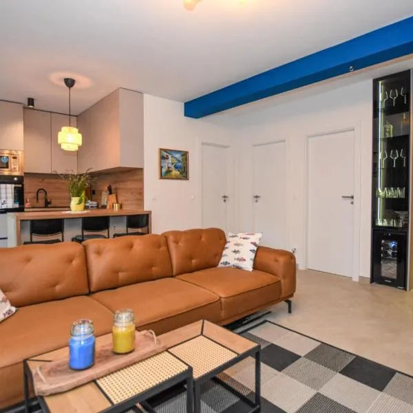 Apartment T E A Pag with HOT TUB，位于帕格的酒店