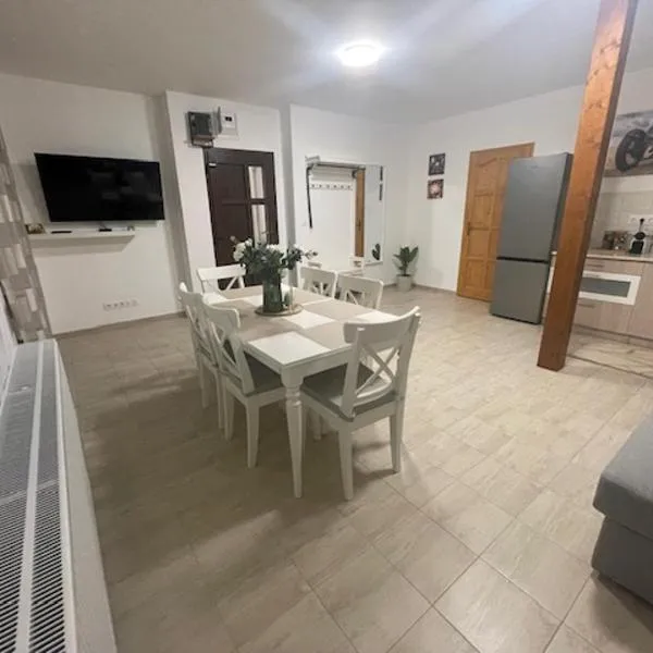 Taverna Apartman 2，位于莫诺尔的酒店