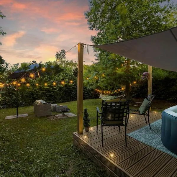 Barn with Hot Tub, Pool Table & Pizza Oven，位于Hadlow Down的酒店