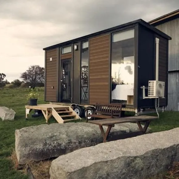Farm Stay Tiny House by Tiny Away，位于Braidwood的酒店