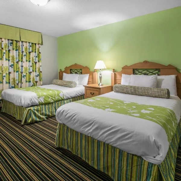 Rodeway Inn & Suites Winter Haven Chain of Lakes，位于Lake Hamilton的酒店