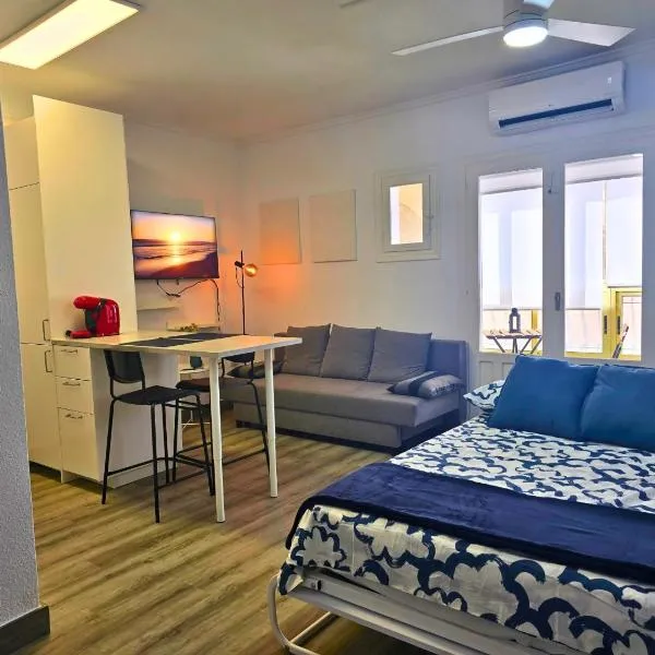 Studio Emilios Torrevieja，位于托雷维耶哈的酒店