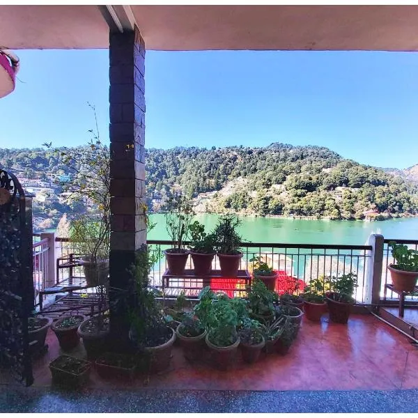 NAINITAL HOTEL! NAINEE # LAKE ! VIEW PALACE Near The Mall Road - Best Location - A Lake View Boutique Hotel，位于奈尼塔尔的酒店