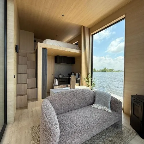 Modern Stay Tiny Houseboat to visit Amsterdam，位于蒙尼肯丹的酒店