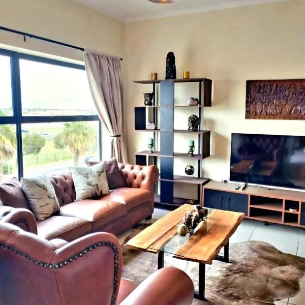 Blouberg Luxury Oasis With Pool & Scenic Mountain Views，位于Cape Town的酒店