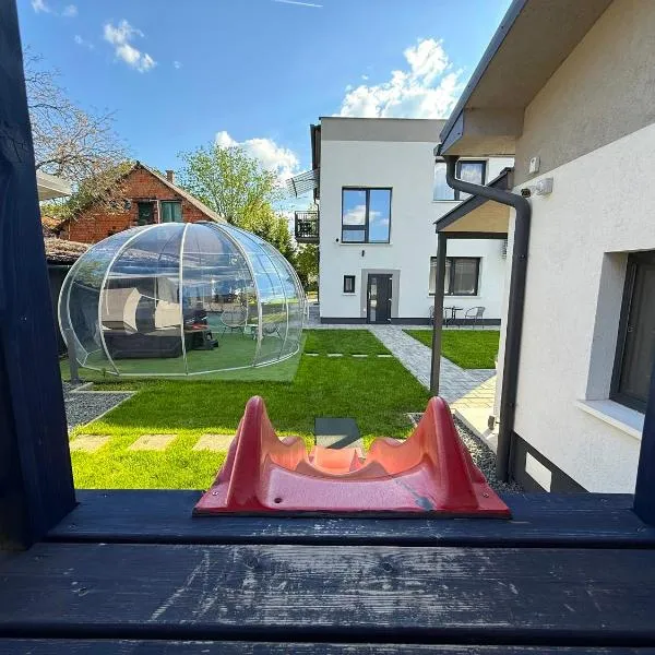 Családi kikötő apartman，位于久洛的酒店