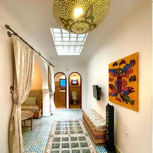 DAR Dunia Panoramic terrace，位于舍夫沙万的酒店