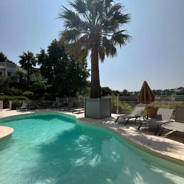 Villa Stella-Jacuzzi, Piscine, Calme-Parking，位于雷以桑布尔的酒店