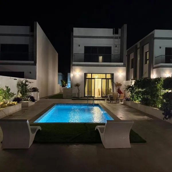 3BR Amazing Seaview Private Villa with Pool，位于富查伊拉的酒店