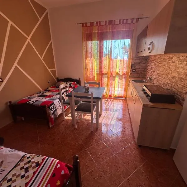 Apartment for rent vacation KRASNIQI，位于Karpen的酒店