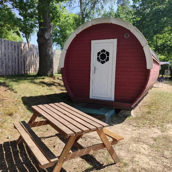 TinyHouse "Comet" am See, an der Mecklenburger Seenplatte，位于菲尔斯滕贝格的酒店