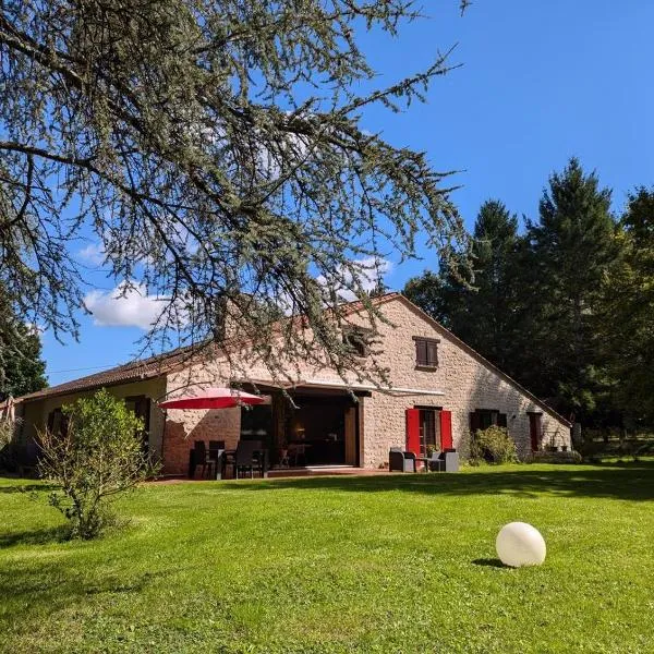 Le bois des fées de Chazelles，位于Chazelles的酒店