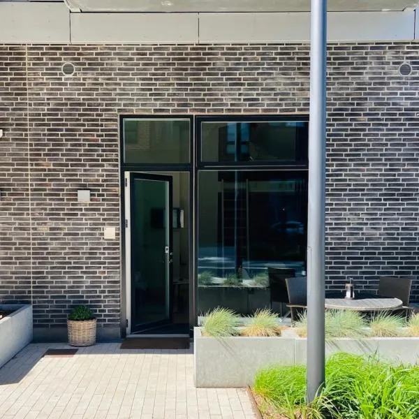 Exclusive Aalborg Harbourfront Apartment with Private Entrance，位于奥尔堡的酒店
