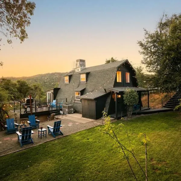 Modern A Frame,20min Yosemite,Sunset View, PetOkay，位于奥克赫斯特的酒店