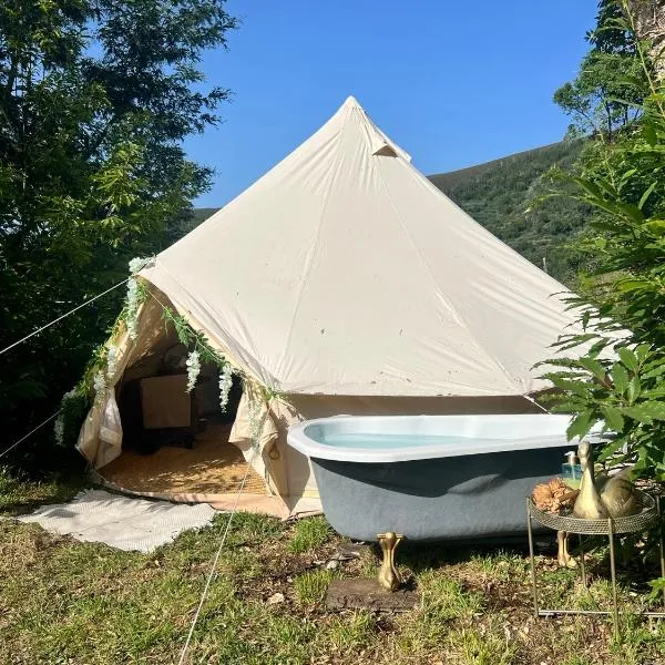 Eco- regenerative bell tent with a pool - near Piódão，位于Sorgaçosa的酒店
