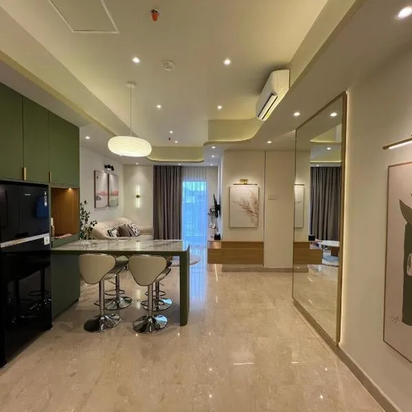 Muji Style 2BR 3 Beds Apartment at Podomoro Medan - Direct Mall，位于棉兰的酒店