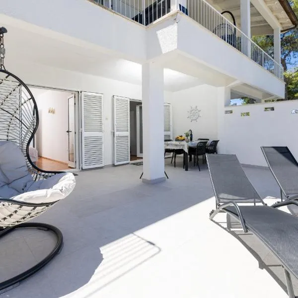 Apartments Dobronic，位于耶尔萨的酒店