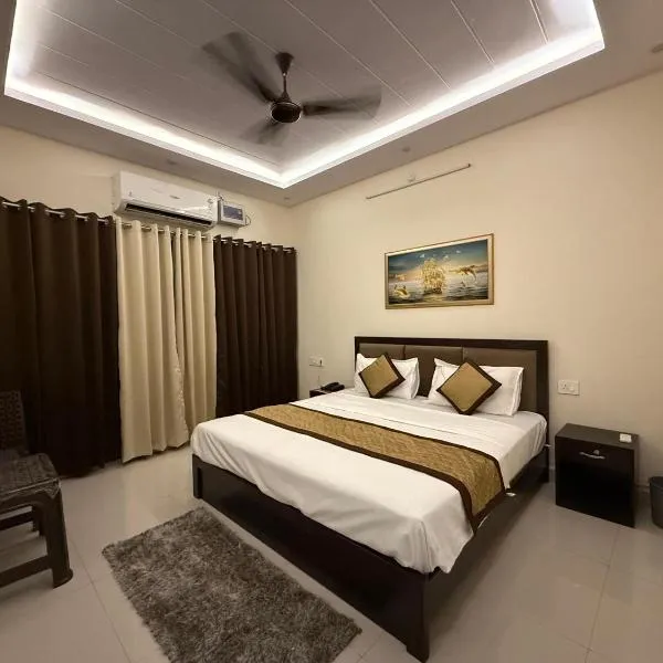 Hotel Pear，位于哈尔德瓦尼的酒店