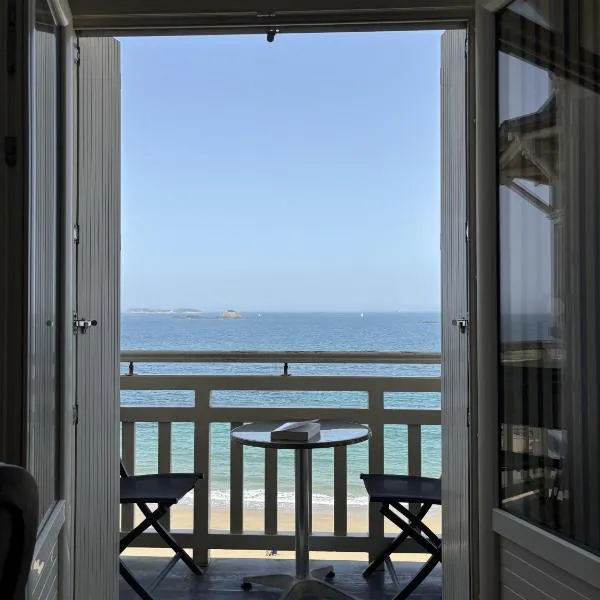Studio Rêve de mer vue mer，位于迪纳尔的酒店
