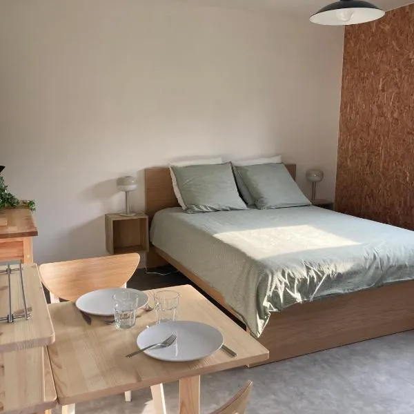 Chambre calme et spacieuse pour amoureux de la nature，位于Le Longeron的酒店