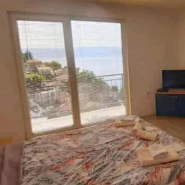 Private rooms N&S，位于奥赫里德的酒店