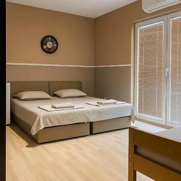Struga Rooms-Dhoma-Sobi，位于斯特鲁加的酒店