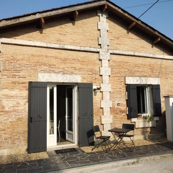 Appartement Maïa，位于Saint-Aigulin的酒店
