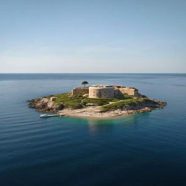 Mamula Island，位于赫尔采格诺维的酒店