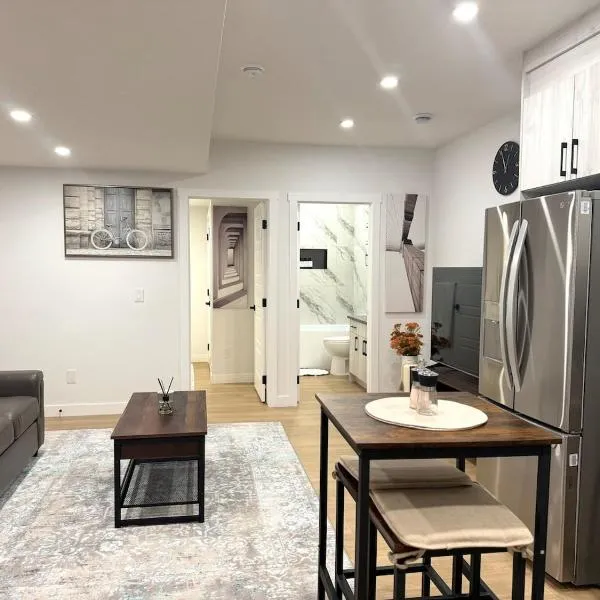 Luxe Stay with a Designer Touch，位于Calgary的酒店