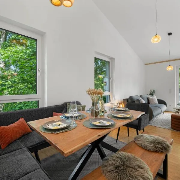 Flussperle Miesbach - Erholung pur direkt an der Schlierach - Dachterrasse mit Grill, kostenloses Parken，位于米斯巴赫的酒店