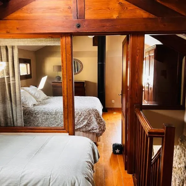 Rustic 3-Story Stone & Wood Mountain Retreat，位于Llo的酒店