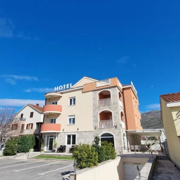 Hotel Aćimović，位于特雷比涅的酒店