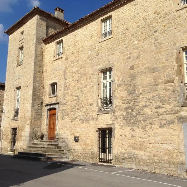 Prieuré du 17è dans l'Ardèche méridionale，位于瓦纳斯的酒店