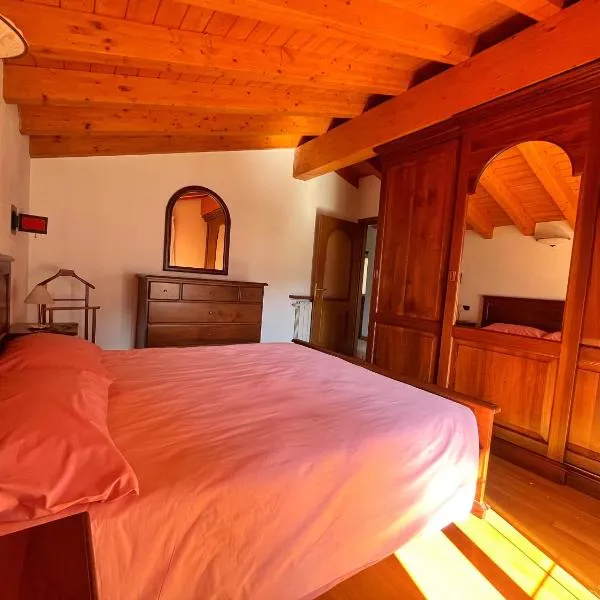 L' Angolo Di Pace Vasca Idromassaggio e Legno Chalet Alpino con Vista Panoramica sulla Valle，位于Berzo的酒店