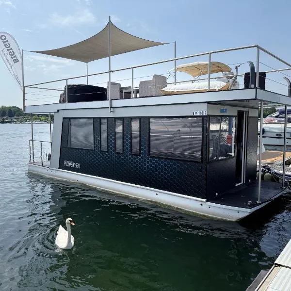 NEON Bigigio House Boat，位于Lisanza的酒店